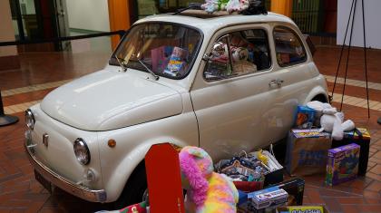 Fill the Fiat car filled with toys